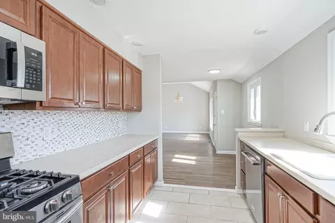 Entry Way - 830 Drexel Ave, Delran, NJ 08075 photo 6 of 7