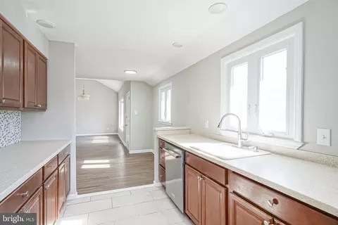 Entry Way - 830 Drexel Ave, Delran, NJ 08075 photo 7 of 7