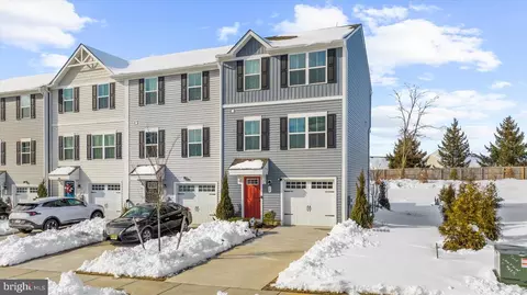 39 L Wendowski St, Beverly, NJ 08010