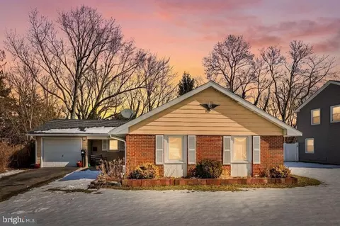 32 Millbrook Dr, Willingboro, NJ 08046