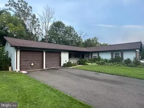 31 Traynor Ln, Willingboro, NJ 08046