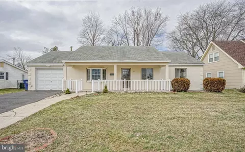 26 Elderberry Ln, Willingboro, NJ 08046