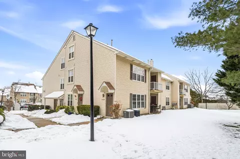 2705 A Heatherstone Ct, Mount Laurel, NJ 08054