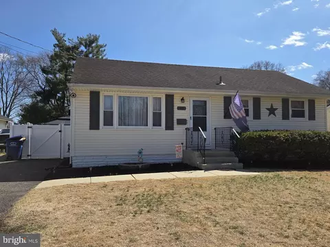 48 5th Ave, Maple Shade, NJ 08052