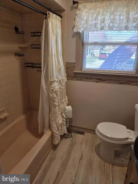 Bath - 48 5th Ave, Maple Shade, NJ 08052 photo 4 of 4