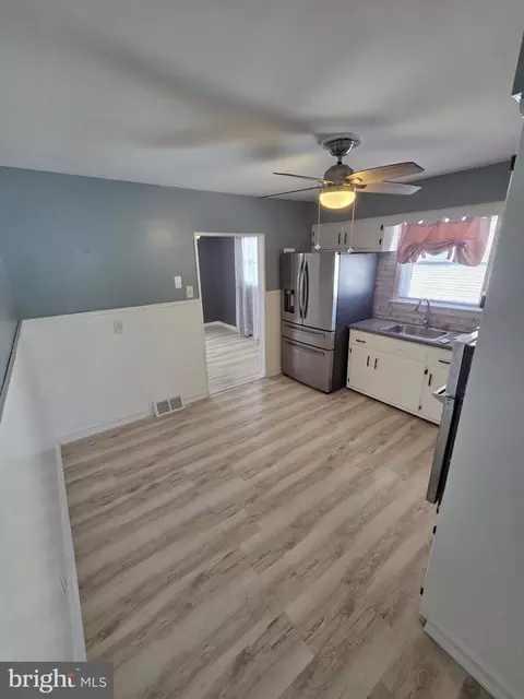 Entry Way - 48 5th Ave, Maple Shade, NJ 08052 photo 3 of 4