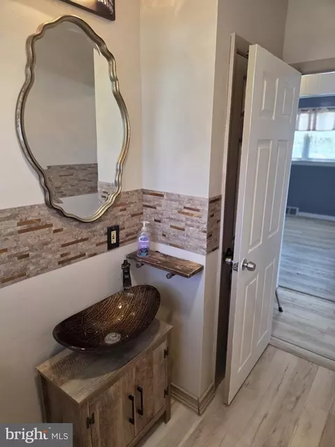 Bath - 48 5th Ave, Maple Shade, NJ 08052 photo 2 of 4