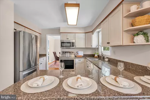517 Perry Dr, Mount Laurel, NJ 08054 photo 8