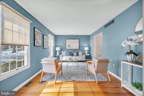 517 Perry Dr, Mount Laurel, NJ 08054 photo 2