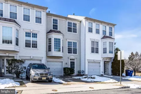 4 Weatherly Rd, Delran, NJ 08075