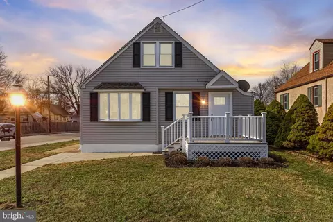 42 Spruce Ave, Maple Shade, NJ 08052