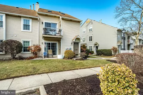 308 B Sedgefield Dr, Mount Laurel, NJ 08054