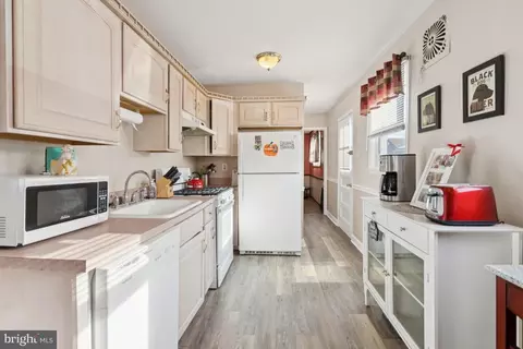 Kitchen - 21 Paul Rd, Maple Shade, NJ 08052 photo 1 of 3