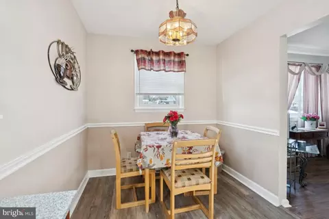 Entry Way - 21 Paul Rd, Maple Shade, NJ 08052 photo 2 of 4