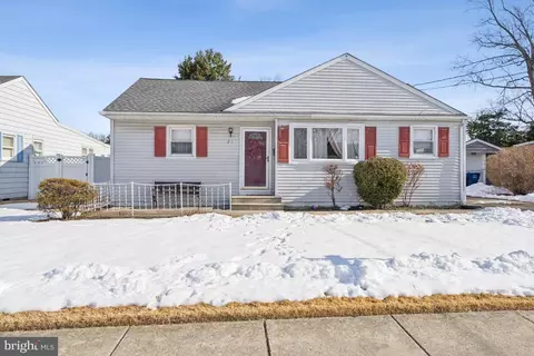 21 Paul Rd, Maple Shade, NJ 08052