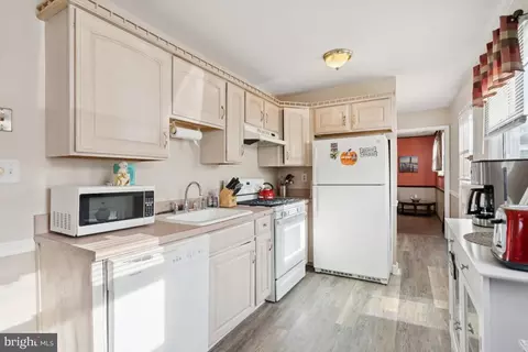 Kitchen - 21 Paul Rd, Maple Shade, NJ 08052 photo 2 of 3