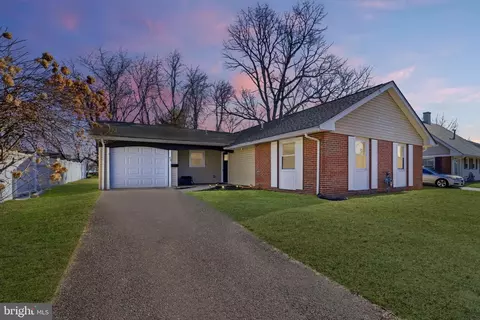 42 Bucknell Ln, Willingboro, NJ 08046