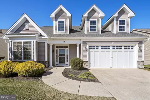 4 Bedford Dr, Medford, NJ 08055