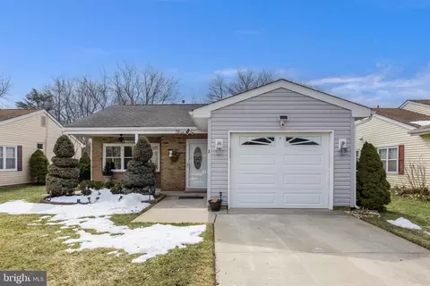 3 Sheffield Pl, Southampton, NJ 08088