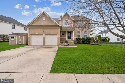 4 Saratoga Springs Dr, Cinnaminson, NJ 08077