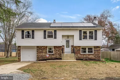 4 Autauga Trl, Browns Mills, NJ 08015