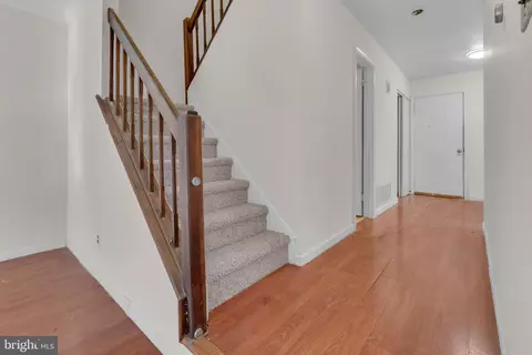 Entry Way - 23 E Oleander Dr, Mount Laurel, NJ 08054 photo 2 of 5