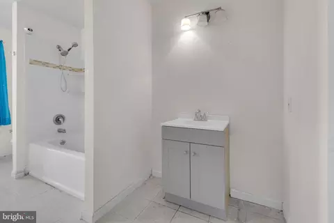 Bath - 23 E Oleander Dr, Mount Laurel, NJ 08054 photo 2 of 2
