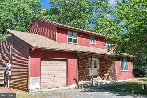 4 Canal St, Chatsworth, NJ 08019