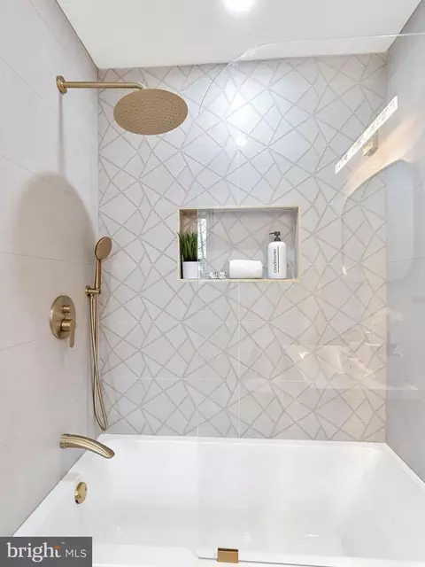 Bath - 421 Lee Ave, Beverly, NJ 08010 photo 3 of 5