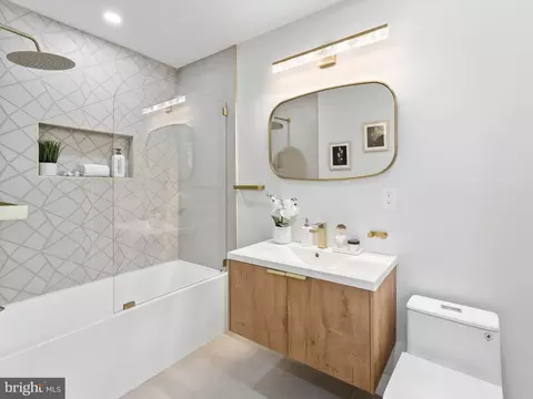 Bath - 421 Lee Ave, Beverly, NJ 08010 photo 1 of 5