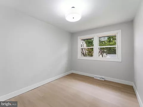 Bedroom - 421 Lee Ave, Beverly, NJ 08010 photo 3 of 7