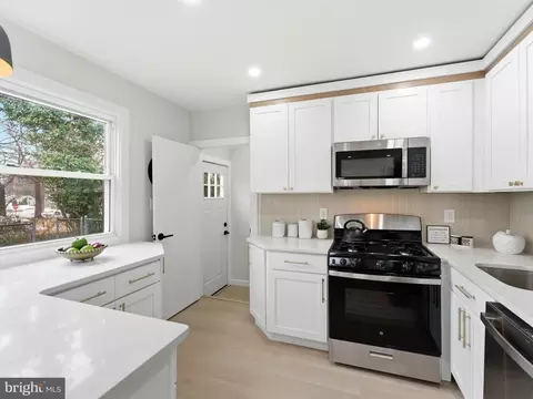 Kitchen - 421 Lee Ave, Beverly, NJ 08010 photo 2 of 4