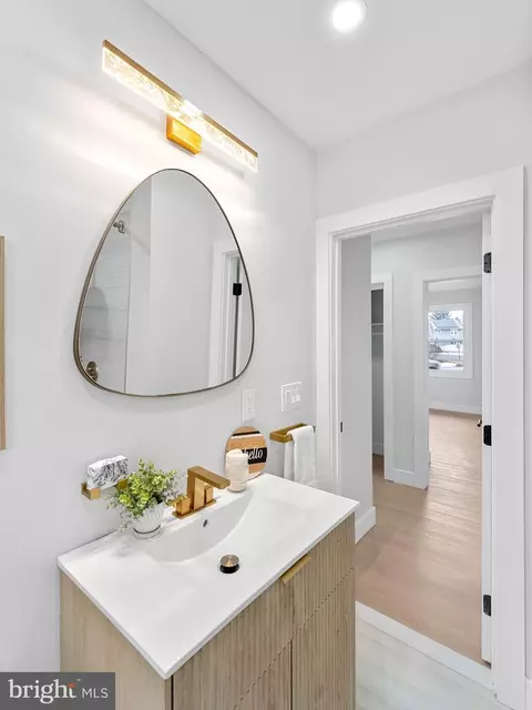 Bath - 421 Lee Ave, Beverly, NJ 08010 photo 4 of 5