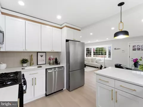 Kitchen - 421 Lee Ave, Beverly, NJ 08010 photo 3 of 4