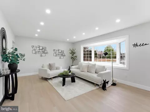 Living - 421 Lee Ave, Beverly, NJ 08010 photo 1 of 2