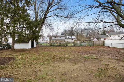 Exterior - 301 Cardinal Rd, Beverly, NJ 08010 photo 6 of 6