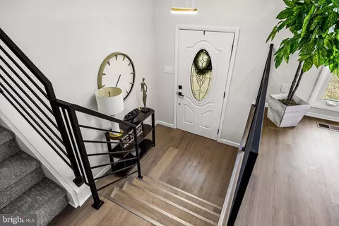 Entry Way - 301 Cardinal Rd, Beverly, NJ 08010 photo 1 of 1