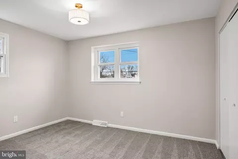 Bedroom - 301 Cardinal Rd, Beverly, NJ 08010 photo 3 of 5