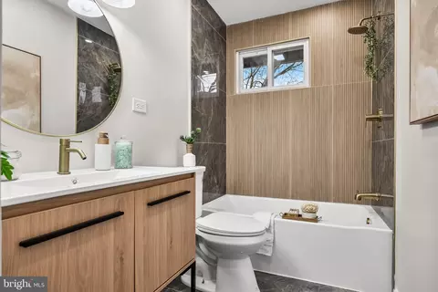 Bath - 301 Cardinal Rd, Beverly, NJ 08010 photo 1 of 2