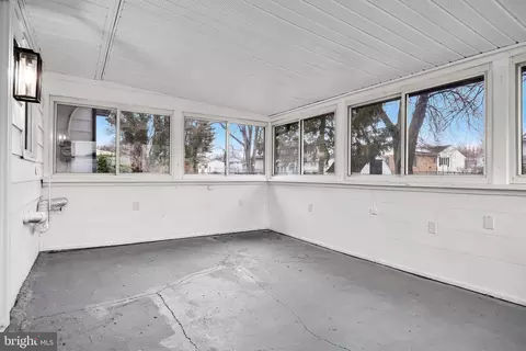 Exterior - 301 Cardinal Rd, Beverly, NJ 08010 photo 3 of 6