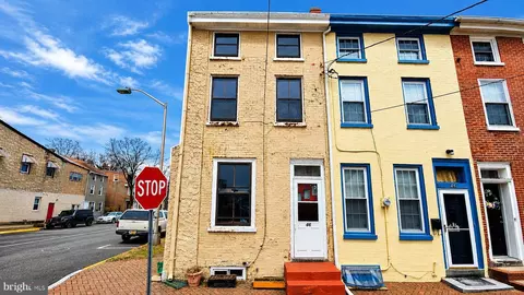 46 E Union St, Burlington, NJ 08016