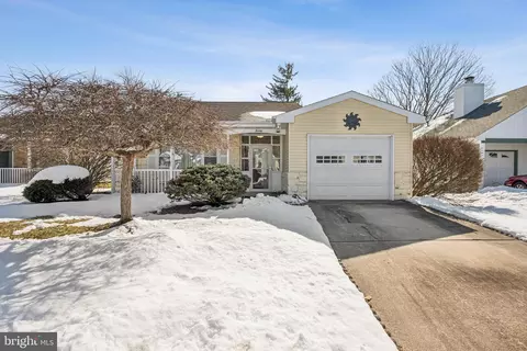 20 Tifani Ln, Southampton, NJ 08088
