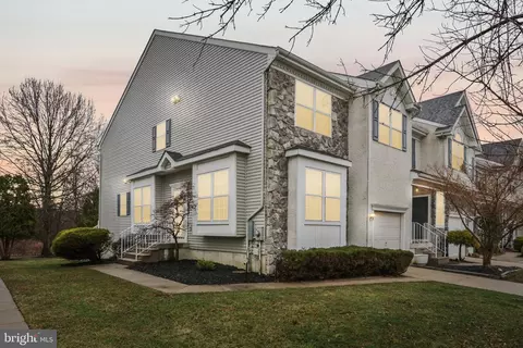 78 Chapel Hill Rd, Mount Laurel, NJ 08054