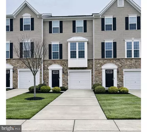 102 Benford Ln, Edgewater Park, NJ 08010