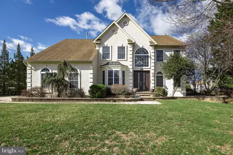 2 Rothbury Dr, Lumberton, NJ 08048