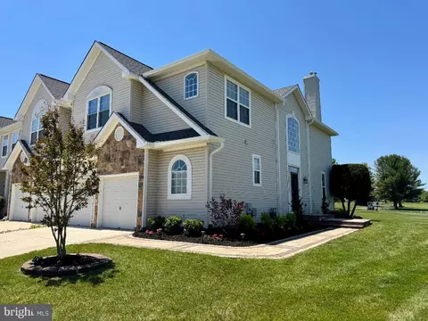 8 Saint Andrews Ct, Westampton, NJ 08060