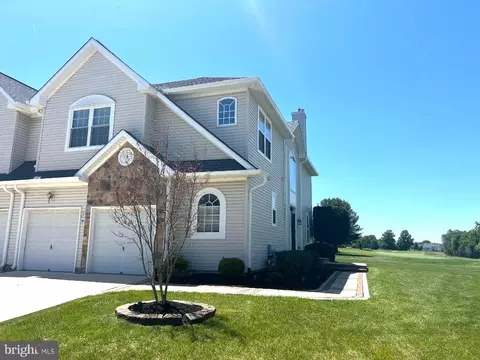 8 Saint Andrews Ct, Westampton, NJ 08060