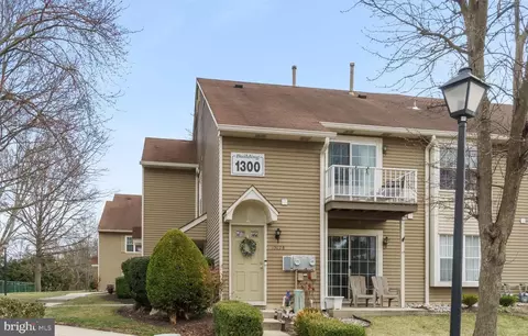 1302 B Sedgefield Dr, Mount Laurel, NJ 08054