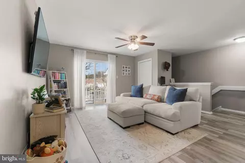 1302 B Sedgefield Dr, Mount Laurel, NJ 08054