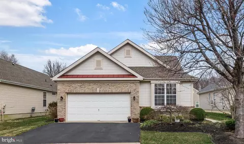 135 Paisley Pl, Hainesport, NJ 08036